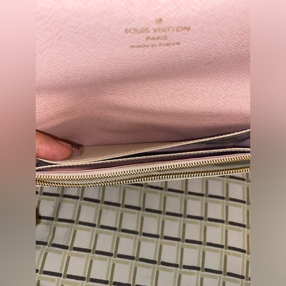 Louis Vuitton damier wallet - Picture 5 of 9